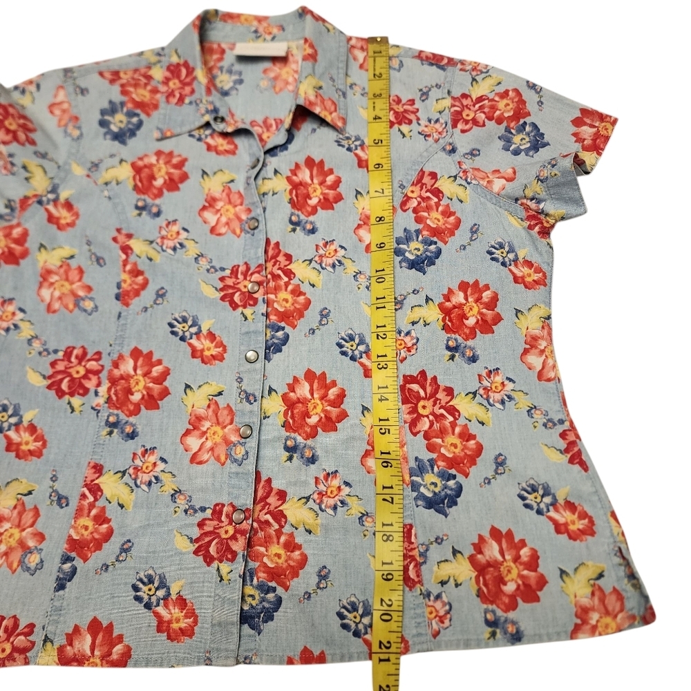Liz Claiborne Floral Denim Snap Closure Short Sleeve Top Size Small Petite - Picture 9 of 13